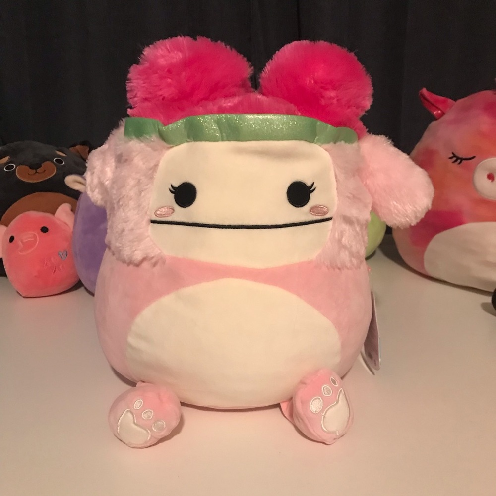 New 14” Zyan the Bigfoot pink Squishmallows Squishmallow